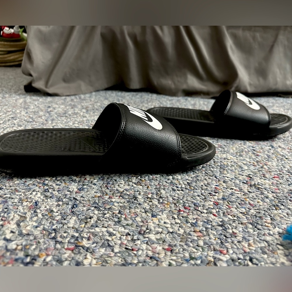 Nike slides. Size 8 in women’s